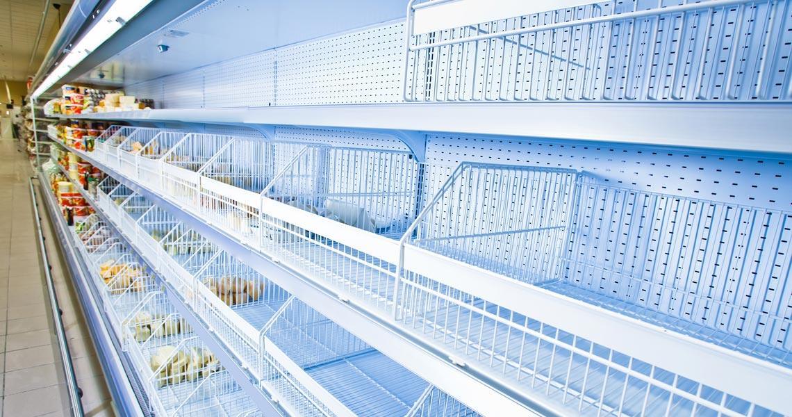 Banchi del fresco all'interno di un supermercato